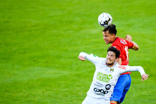 Varbergs Robin Tranberg och Helsingborgs Erik Figueroa