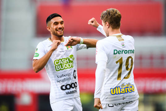 Varbergs Daniel Krezic och Gustav Norlin jublar