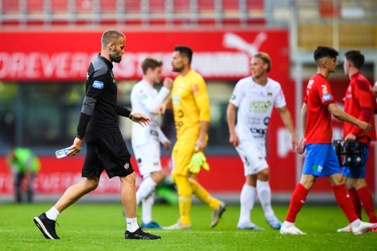 Helsingborgs tränare Olof Mellberg deppar