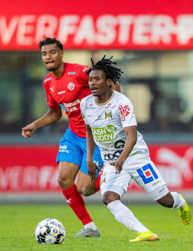Varbergs Adama Fofana och Helsingborgs Joseph Ceesay