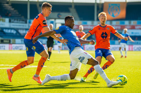 Daniel Leo Gretarsson Schmidt of Aalesund and Leke Samson