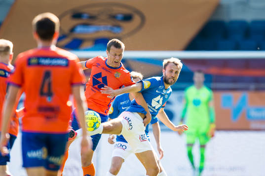 Ståle Stålinho Sæthre of Aalesund and Magnus Wolff