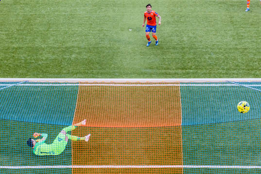 Niklas Fernando Nygaard Castro of Aalesund missing a chance