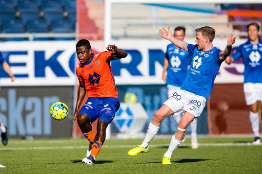 Izunna Arnest Uzochukwu of Aalesund and Erling Knudtzon of