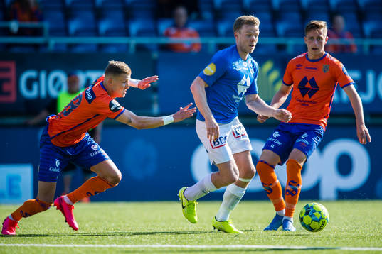 David Kristjan Olafsson of Aalesund and Erling Knudtzon of