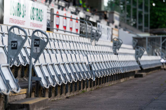 Tomma stolar före fotbollsmatchen i Superettan  mellan