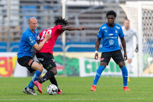 Halmstads Andreas Johansson och Trelleborgs Fatawu Safiu