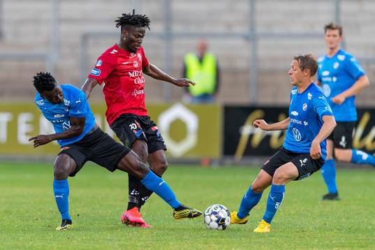 Trelleborgs Fatawu Safiu i kamp md Halmstads Thomas Boakye