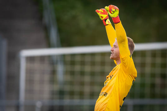 Trelleborgs målvakt Hampus Nilsson jublar