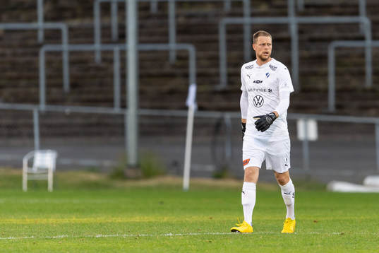 Halmstads målvakt Malkolm Nilsson Säfqvist deppar