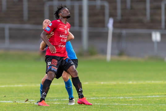 Halmstads Andreas Johansson och Trelleborgs Fatawu Safiu