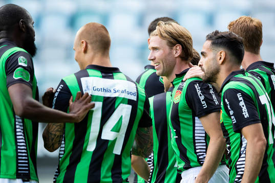 GAIS August Wängberg jublar med lagkamrater