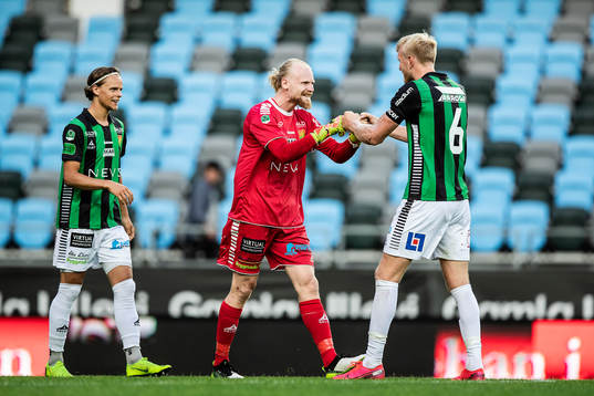 GAIS Julius Johansson, målvakt Mathias Karlsson och Carl