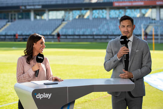 Dplays Camilla Enström och expert Stefan ishizaki innan