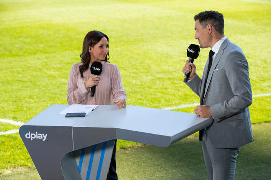 Dplays Camilla Enström och expert Stefan ishizaki innan