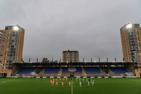 Tyst minut till minnet av de som drabbats av Covid-19