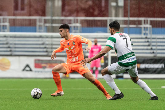 AFC Eskilstunas Ismet Lushaku och Västerås Pedro Ribeiro