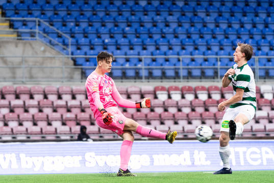 AFC Eskilstunas målvakt Wille Jakobsson Västerås Douglas