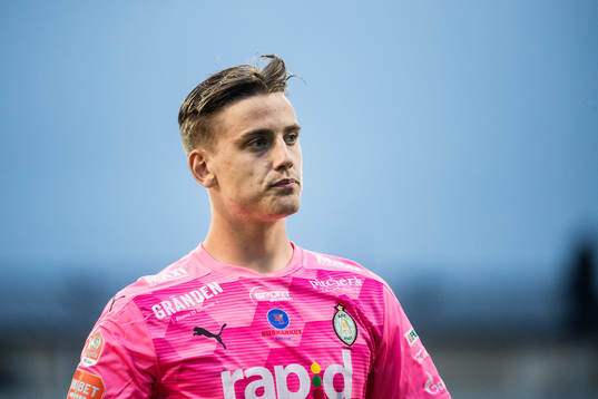 AFC Eskilstunas målvakt Wille Jakobsson deppar