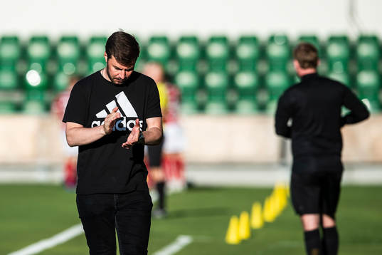 Umeås tränare Brian Clarhaut jublar