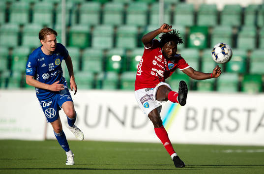 Sundsvalls Johan Blomberg och Umeås Emmanuel Yeboah