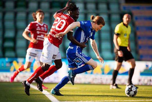 Umeås Emmanuel Yeboah och Sundsvalls Oliver Berg