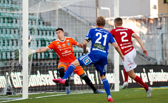Sundsvalls Pontus Engblom nickar in 2-1 bakom Umeås