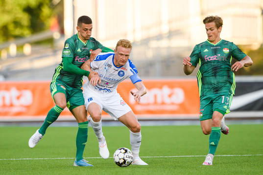 Dalkurds Arian Kabashi och Hampus Finndell i en kamp mot