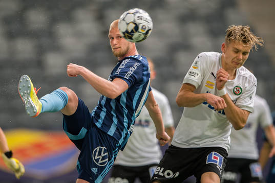 Djurgårdens Kalle Holmberg och Örebros Jake Larsson