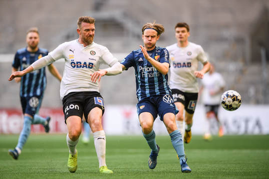 Örebros Michael Almebäck och Djurgårdens Oscar Pettersson