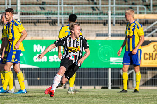 Landskronas Niklas Nielsen jublar