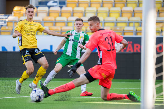 Hammarbys Aron Johansson oroar mot Elfsborgs Leo Väisänen