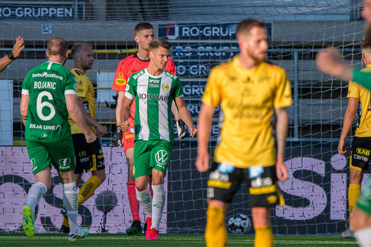 Hammarbys Alexander Kacaniklic jublar