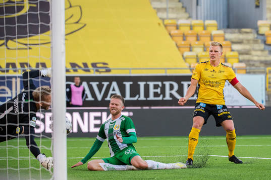 Elfsborgs Per Frick gör 2-2 förbi Hammarbys Dennis