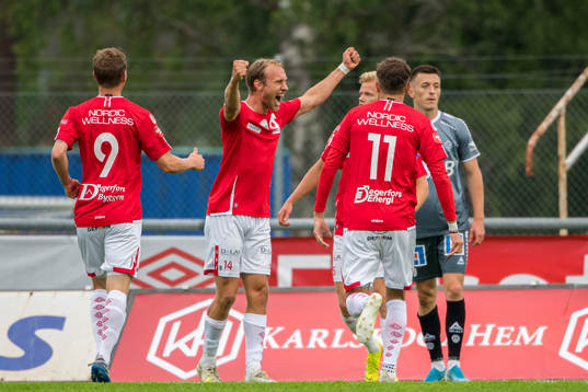 Degerfors Mattias Özgun jublar