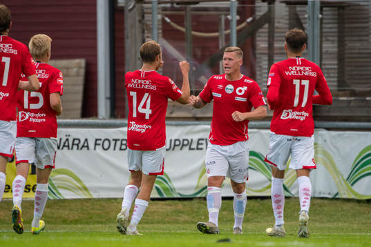 Degerfors Victor Edvardsen jublar