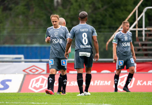 Brages Oscar Lundin deppar med lagkamrater