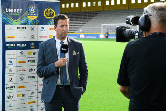Dplays kommentator Jonas Dahlquist