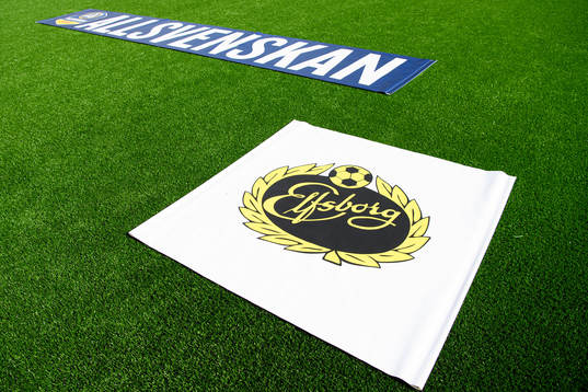 Elfsborg klubbmärke och Allsvanskan logga på konstgräset