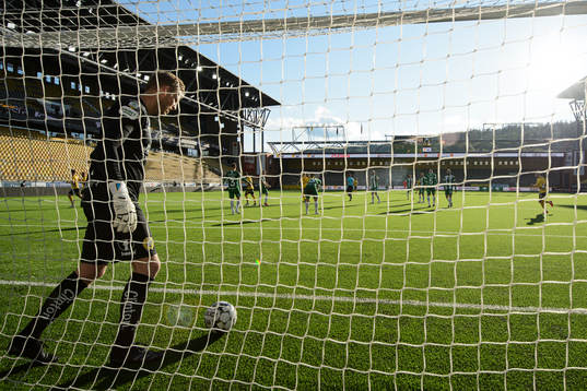 Hammarbys målvakt David Ousted deppar