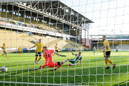 Hammarbys Alexander Kacaniklic gör 1-2