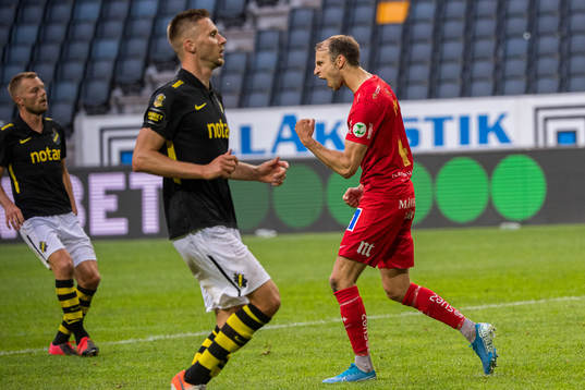 IFK Norrköpings Lars Krogh Gerson jublar