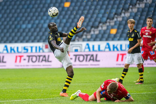 s Enoch Kofi Adu och IFK Norrköpings Christoffer Nyman,