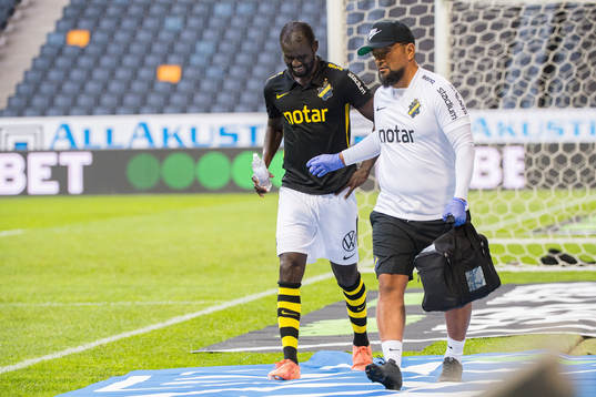 s Enoch Kofi Adu utgår skadad