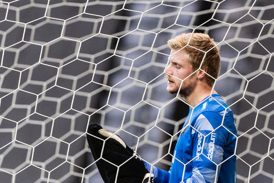 s målvakt Jacob Haugaard deppar
