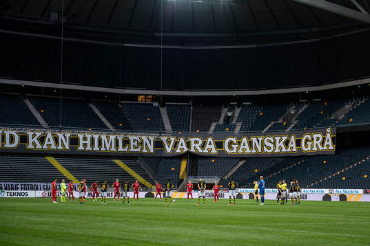 En tyst minut till minne av alla som drabbats av Covid-19