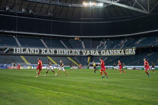 Spel på ett tom Friends arena