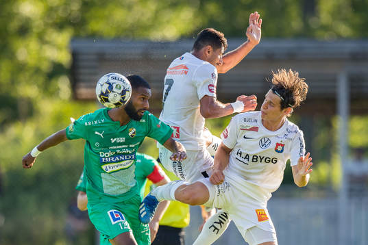 Ljungskiles Mirad Garza mot Örgrytes Ailton Almeida och