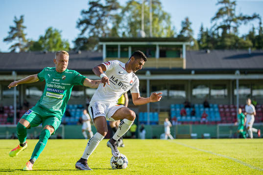 Ljungskiles Johan Brannefalk och Örgrytes Ailton Almeida