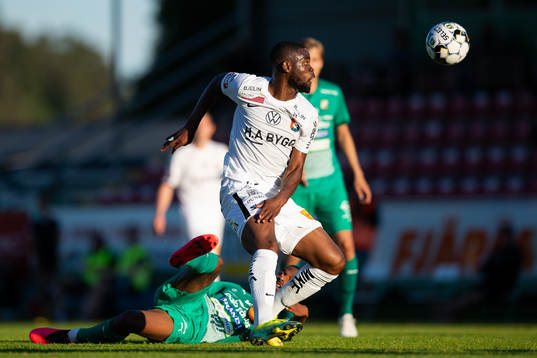 Örgrytes Abdul Razak och Ljungskiles Mirad Garza